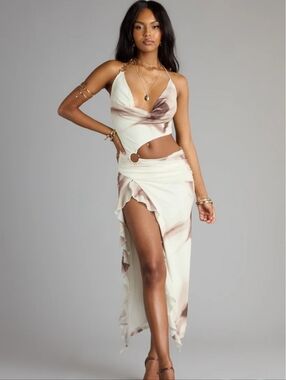 Windsor Cream and Taupe Marble Ruffle Chemise with Ring Accent